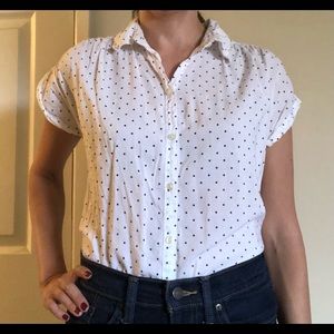 Old Navy Relaxed Fit Linen Blend White top with Black Polka Dots. Small Petite